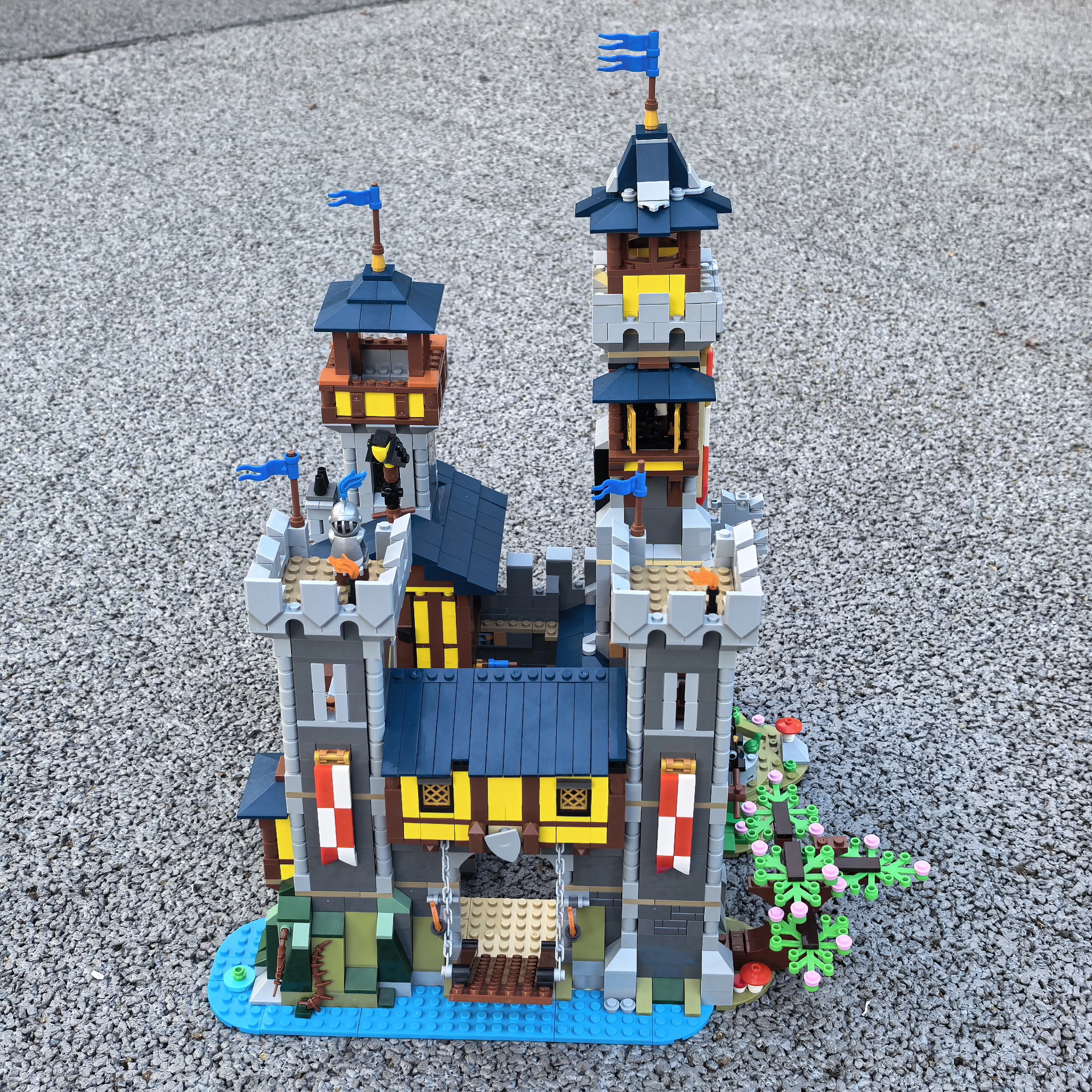 Blocs de construction de château médiéval MOC, tour de sentinelle de roche, modèle modulaire avec assemblage de figurines, jouets Puzzle, cadeaux pour enfants et adultes, 2570 pièces