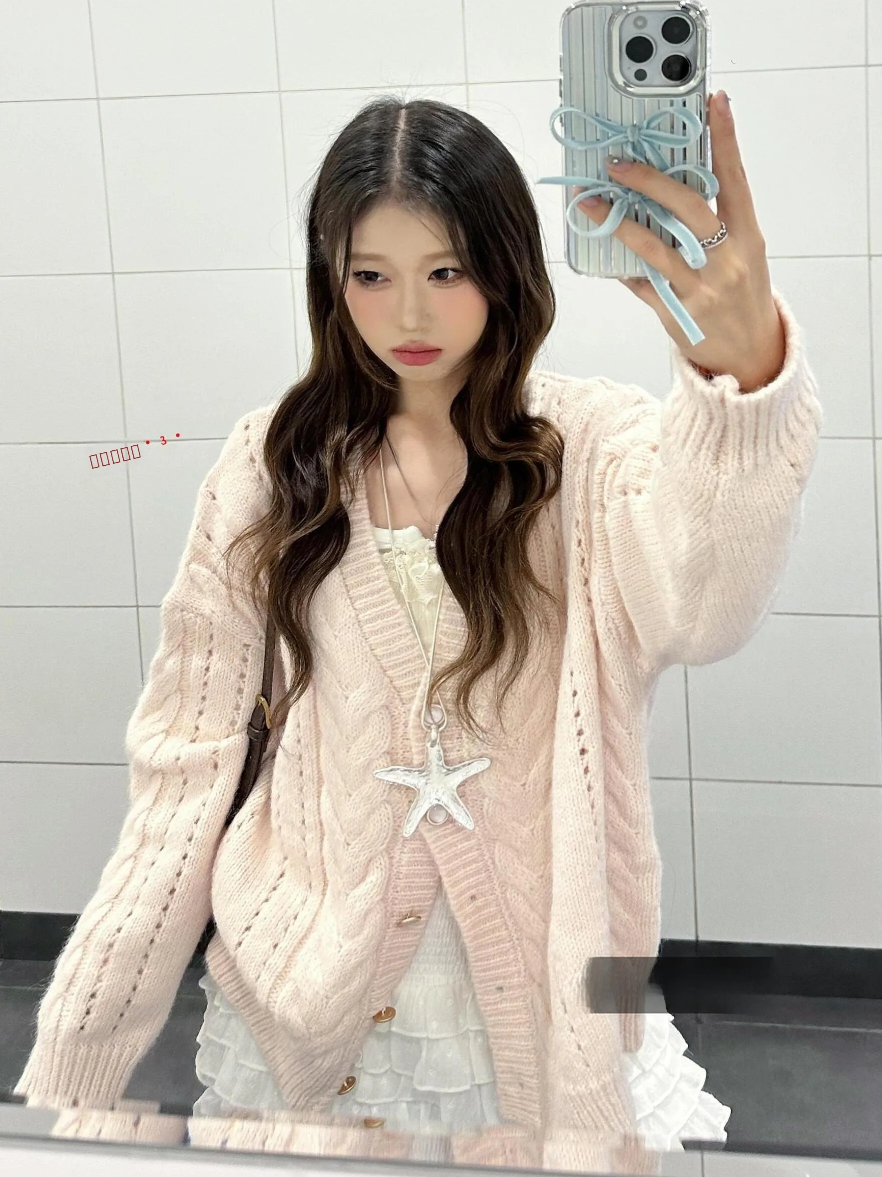 

Нежно-розовый вязаный кардиган с V-образным вырезом для женщин, свободный крой, омолаживающий эффект, с узором косы, на весну, повседневный, с длинными рукавами