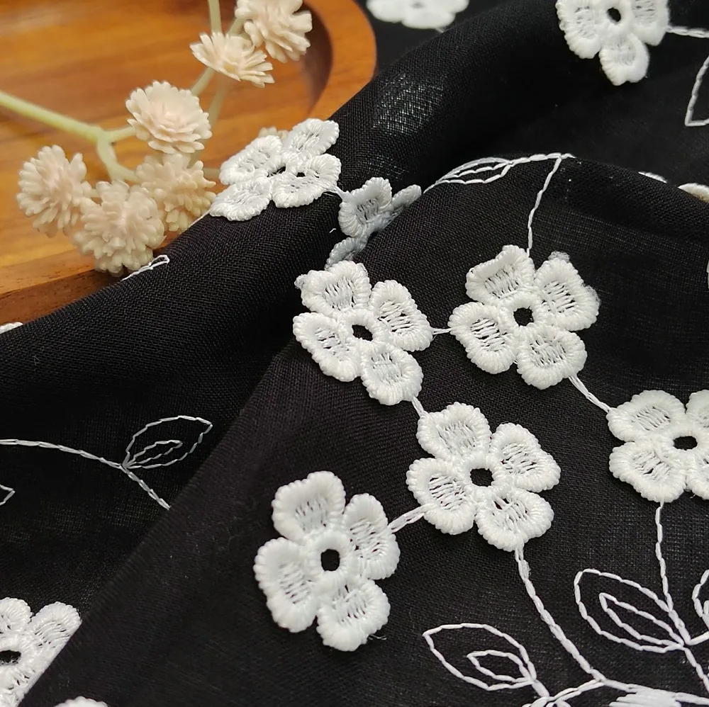 

Новейшая 3D элегантная цветочная кружевная вышивка на хлопчатобумажной ткани, высококачественная мягкая дышащая ткань для дизайнера домашнего декора одежды