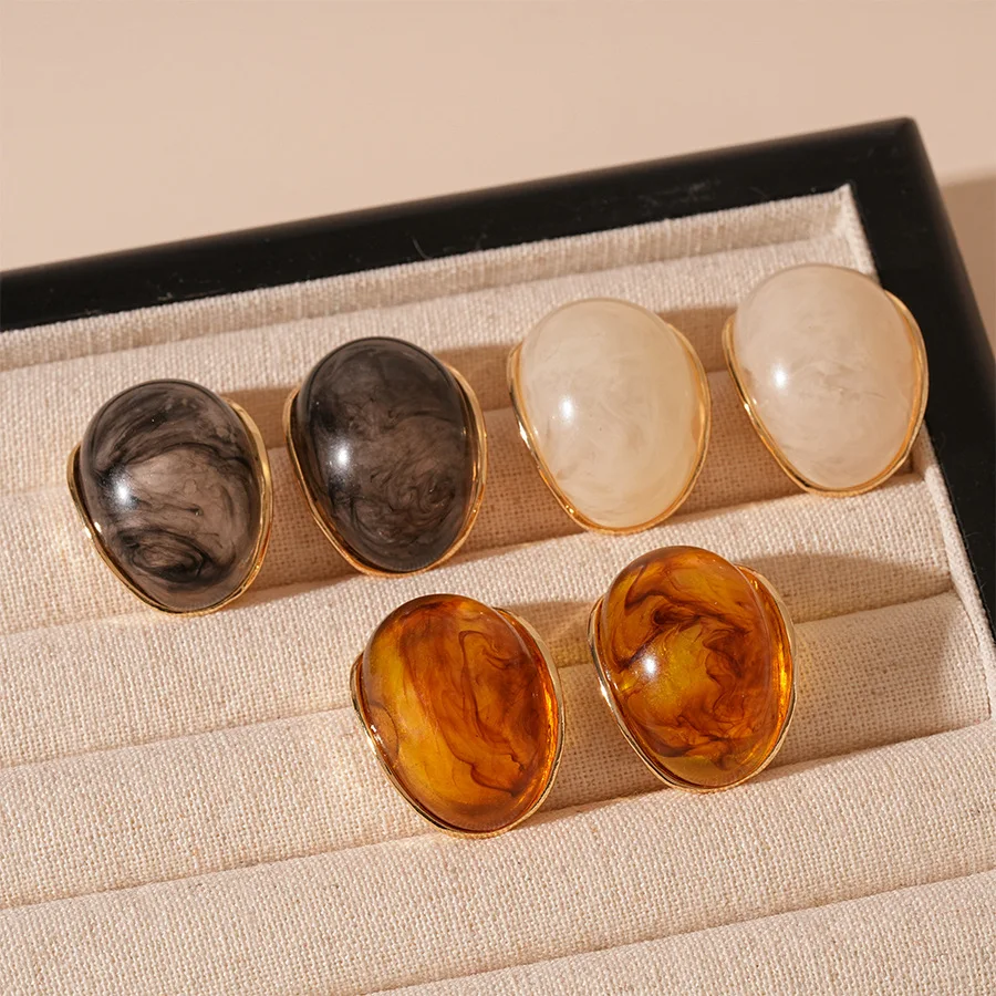 

Elegant Women's Fashionable Stud Earrings, Retro Resin Wide Oval Earrings, Wholesale of Luxury Quality Jewelry Accessories