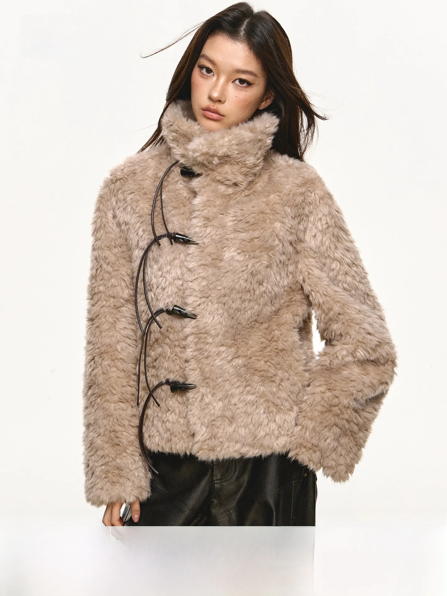 

Женская зимняя куртка Anna Aneae из утолщенного меха ягненка, уникальная коричневая, с воротником-стойкой, на пуговицах, длинная, элегантная