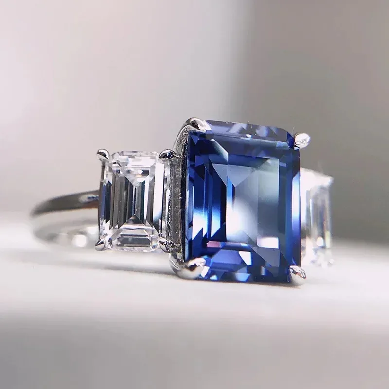 

18K White Gold Platinum PT950 Emerald Blue Diamond Ring Fashion High End Triple Diamond Shaped Ring Gift for Valentine's Day