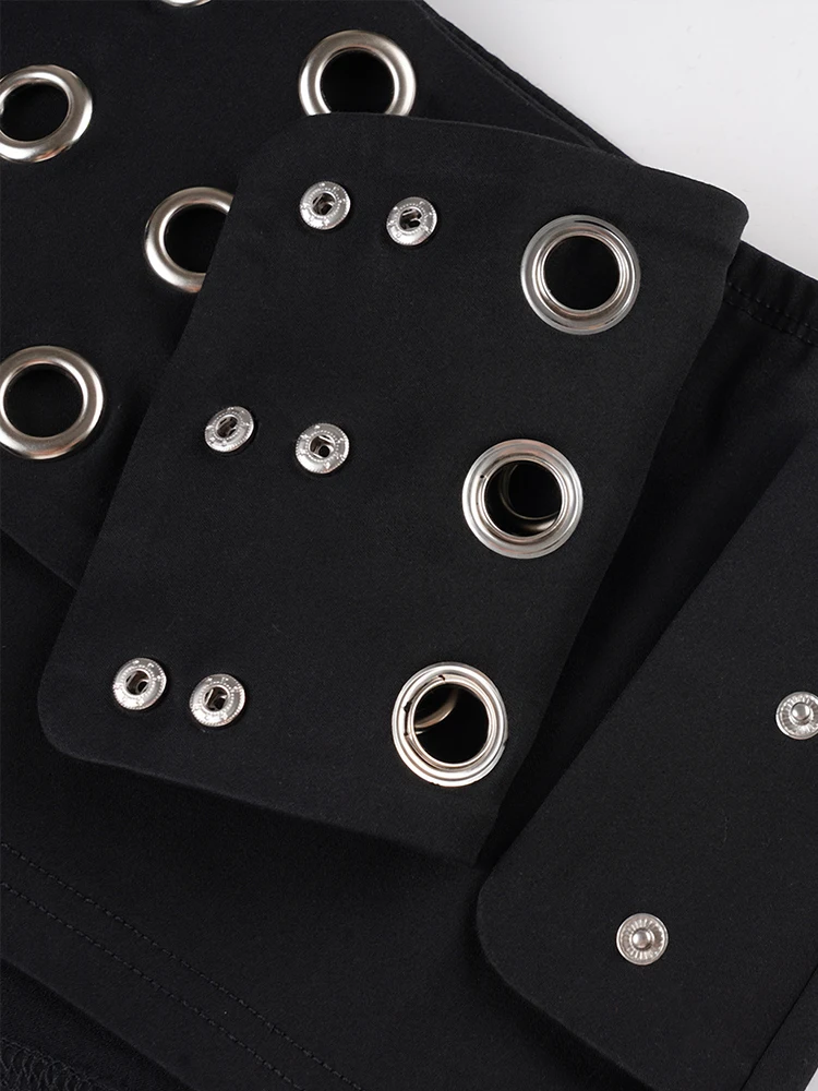 Damski seksowny dwuczęściowy zestaw w stylu hipster z metalowymi detalami: luksusowy top bez ramiączek + krótkie spodenki, dopasowany, obcisły strój streetwearowy.