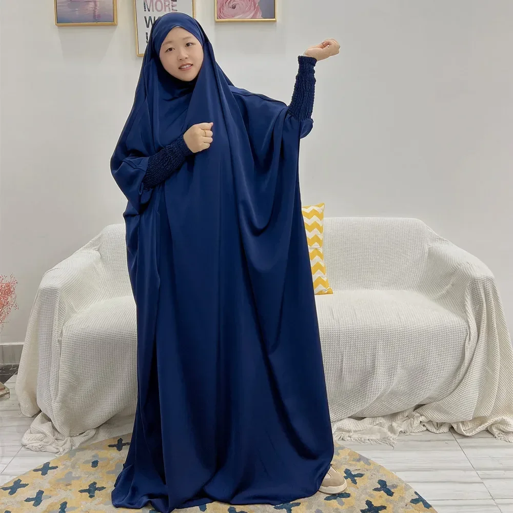 ชุดคลุมยาวแบบมีฮู้ดสำหรับผู้หญิงมุสลิม  ชุดละหมาด  ชุดอิหม่าร์  ชุดสำหรับวันอีดและเดือนรอมฎอน  ชุดคลุมแบบดูไบ ซาอุดิอาระเบีย  ชุดเดรสแบบเรียบร้อย  ชุดเจลลาบา