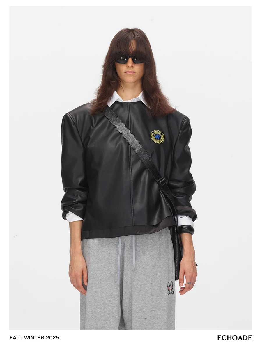 

Гибкая свободная куртка из искусственной кожи с бахромой по низу и подплечниками, для повседневной носки, с длинными рукавами, на молнии