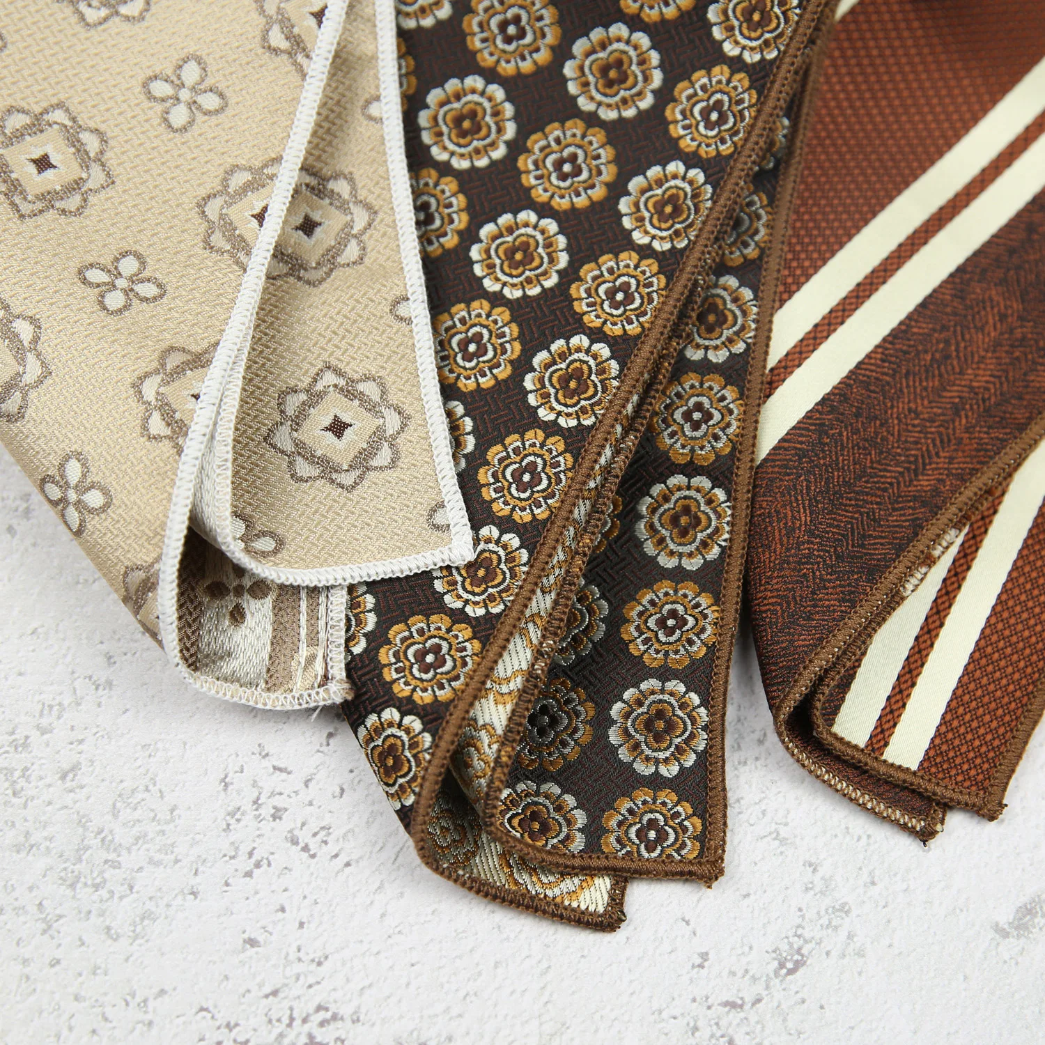 Maillard ผู้ชายชุดผ้าเช็ดตัวชุดผ้าเช็ดตัวหน้าอก Retro ชุดรูปแบบกาแฟผ้าพันคอสี่เหลี่ยมเล็กงานแต่งงานแฟชั่น 22*22 ซม