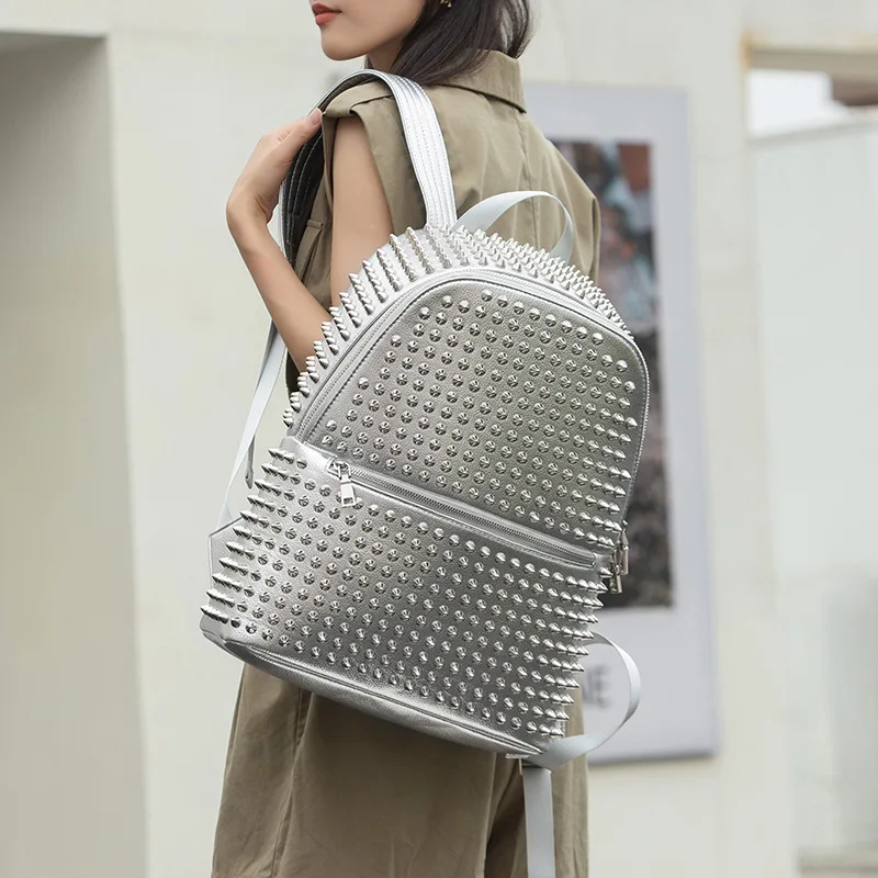 Fashion Popular Women's Backpack Large Capacity Rivet Travel Backpack High Quality Personality Shoulder Bag Designer Luxury Bag