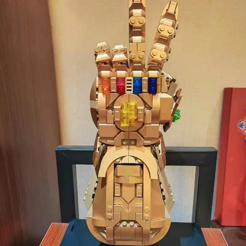 MINISO Marvel Infinity Gauntlet Fit 76191 Building Blocks Thanos guanto guanto con pietre Infinity mattoni giocattoli per regali per ragazzi