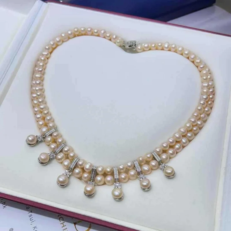 

A vintage palace atmosphere hits your face, pairing with a dress to realize your princess dream with imported zirconia