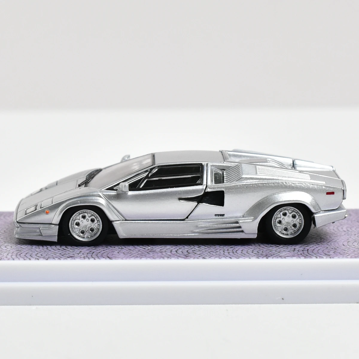 FY 1:64 LP5000 QV25 Diecast Model Car