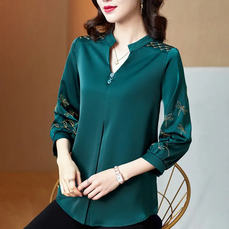 Fashion Vintage Solid Color Embroidery Shirt for Female Spring Summer Chic Button Spliced Loose V-Neck T-shirt Women\'s Clothing