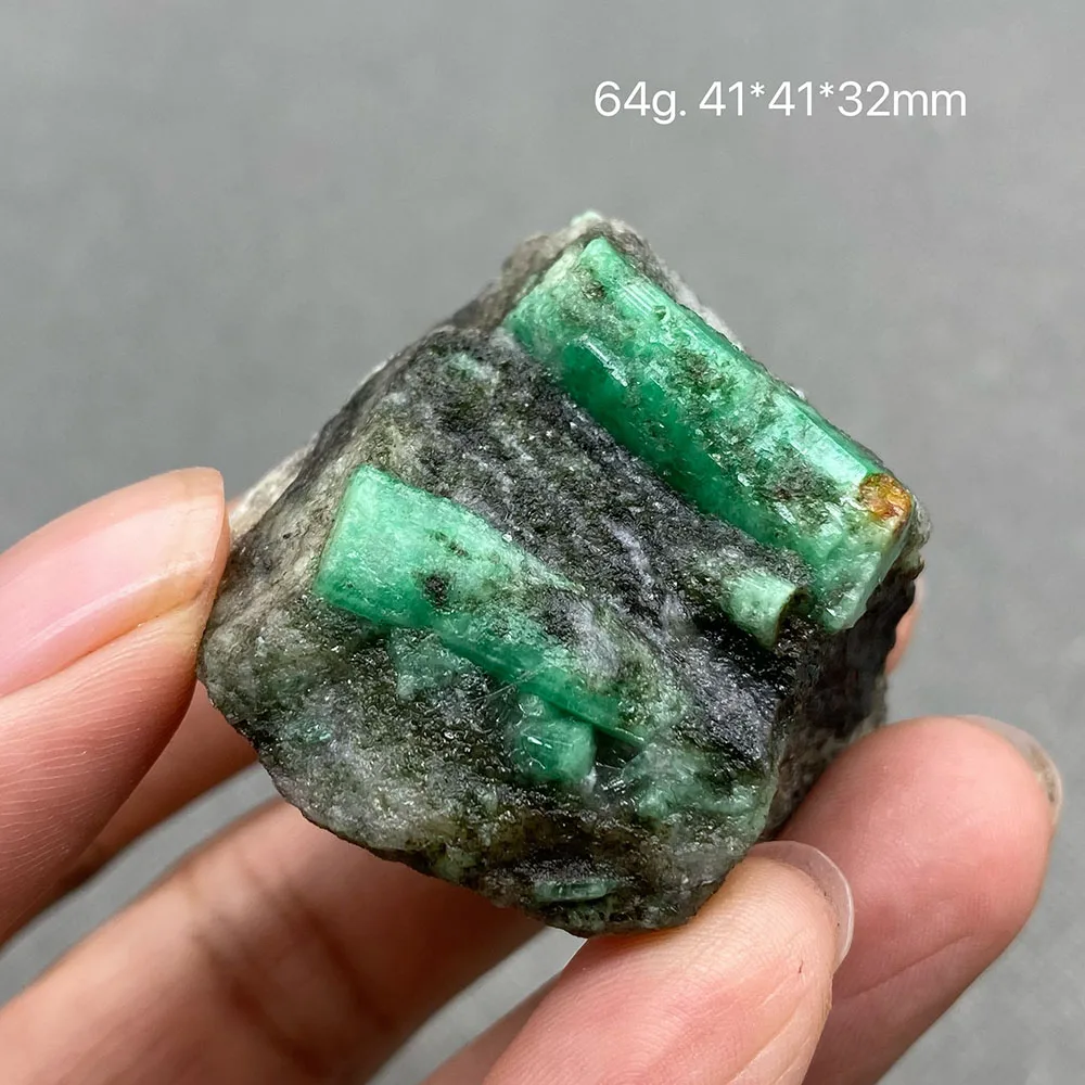 

100% Natural green emerald mineral gem-grade crystal specimens stones and crystals quartz crystals