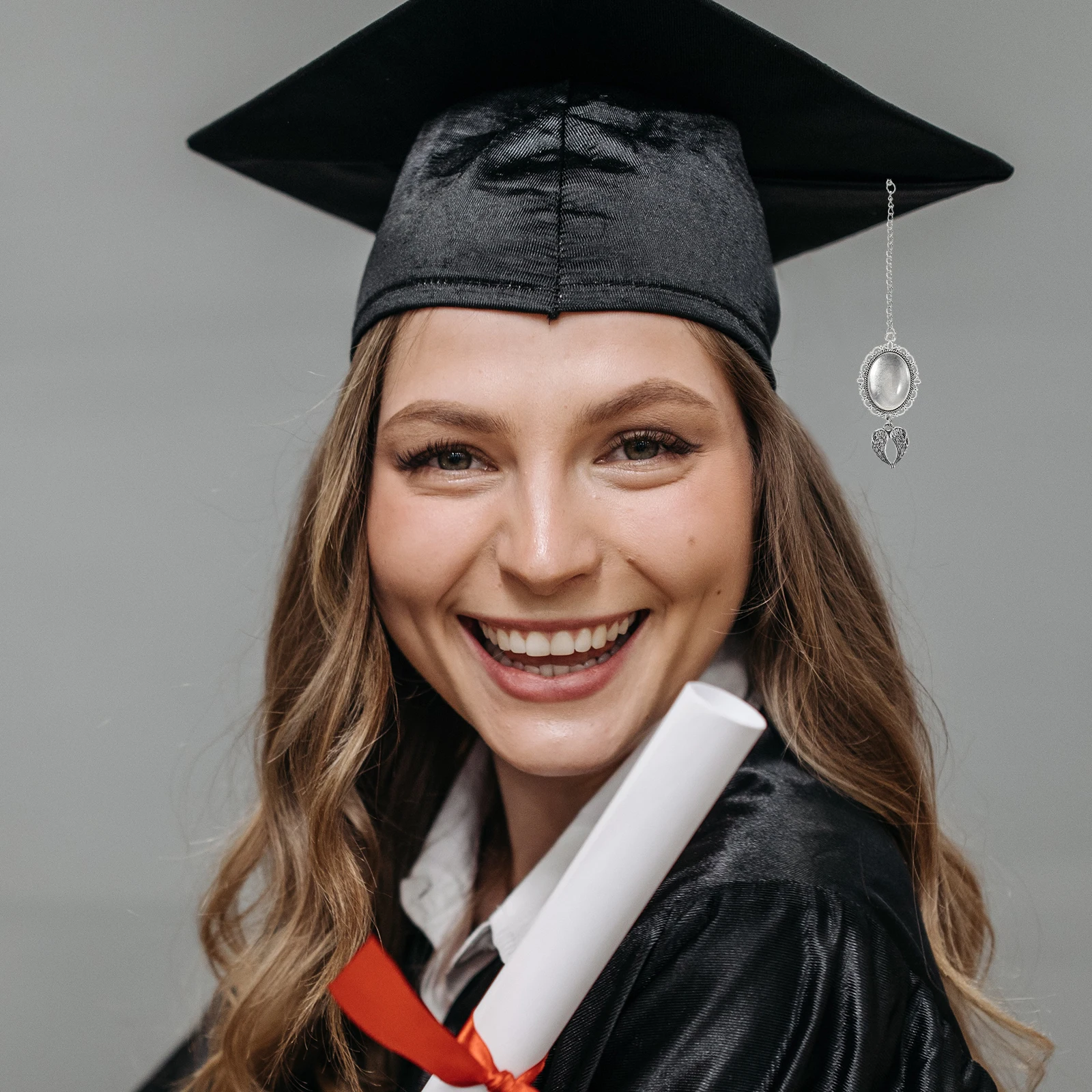 

2pcs Cap Tassel Photo Charm Alloy DIY Memorial Decorations Style Keepsake Accessories for Graduates Graduation