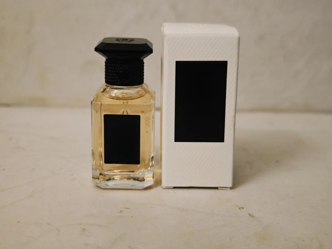 

High Quality Unisex Floral EDP Spray 100ML - Long-lasting Fragrance, Free Shipping, Daily & Date Wear, Women & Men Perfume