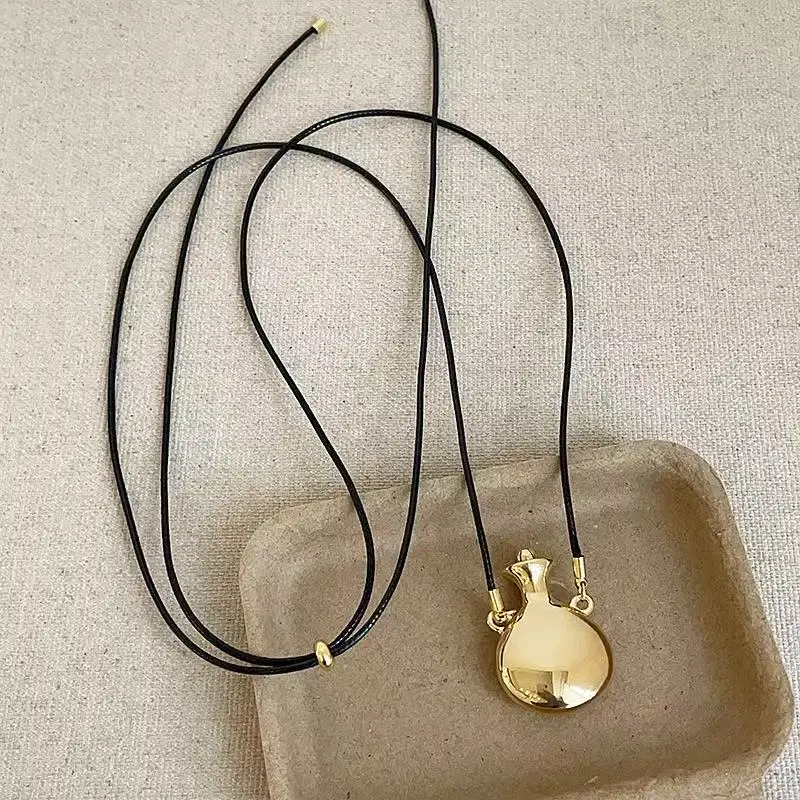 

Korean Unique Oil-Drop Vase Metal Necklace for Women Fashionable Elegant Choker Sweater Chain Daily Commute Accessory