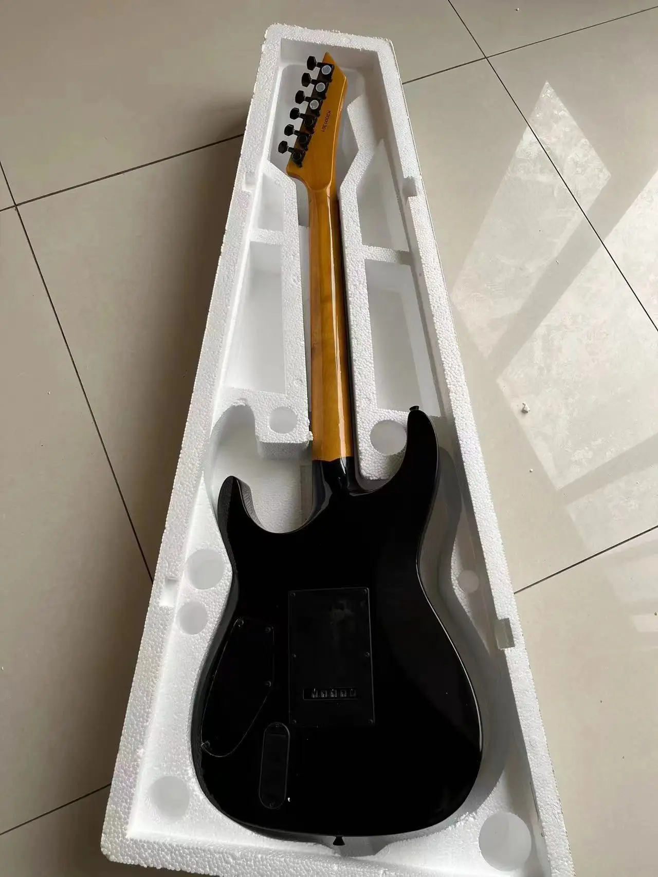 Customized ESP-type electric guitar bass factory, wholesale price, high-quality service, free and fast delivery.