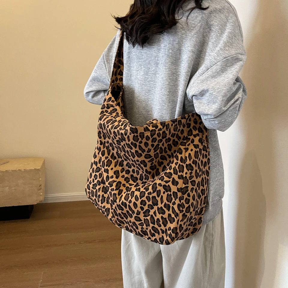 Bolso de mano de nailon para mujer, bandolera de gran tamaño con estampado de leopardo, Deformable, gran capacidad