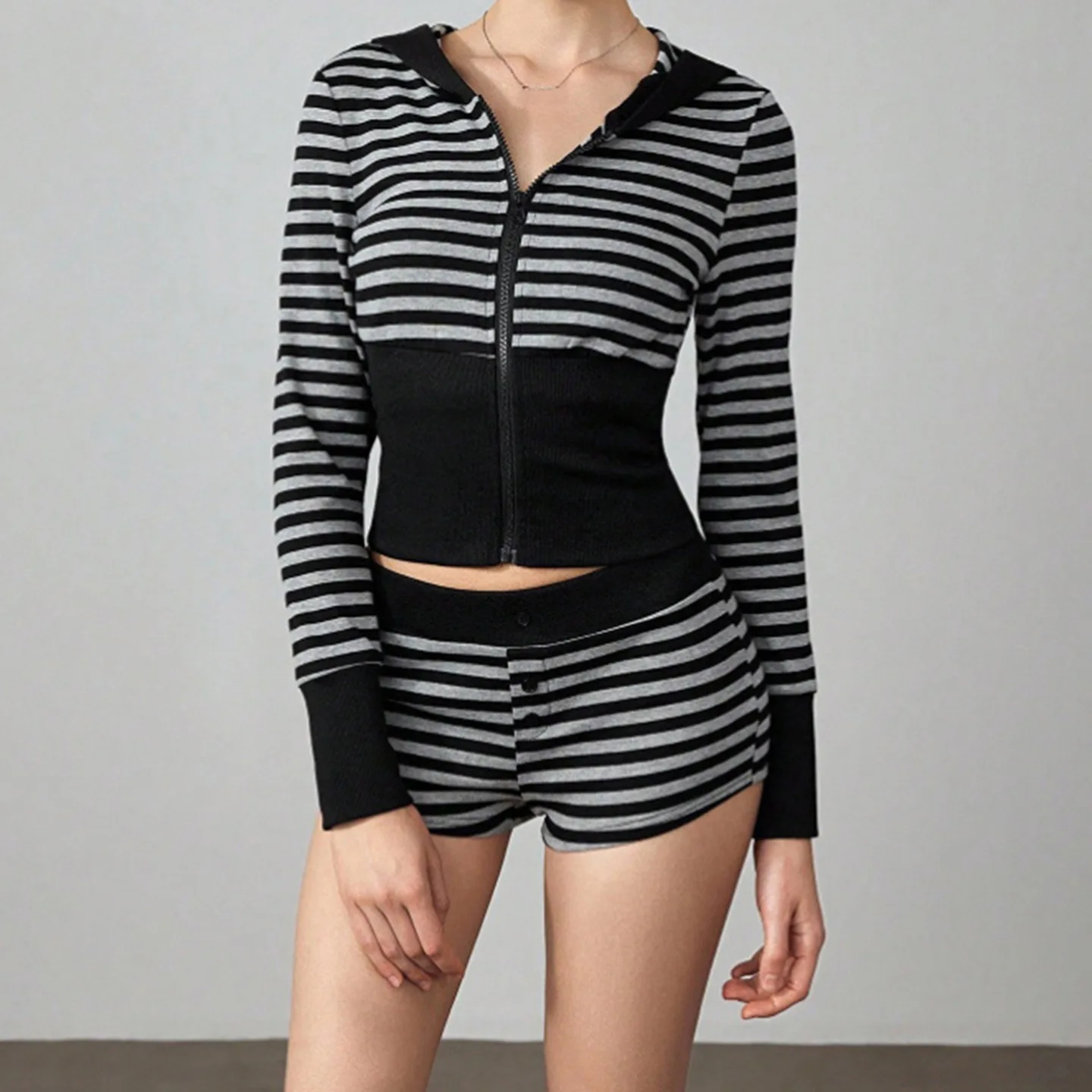 

Женские лоскутные осенние полосатые шорты, повседневная облегающая стильная толстовка с длинными рукавами на молнии и шорты, комплект из 2 предметов
