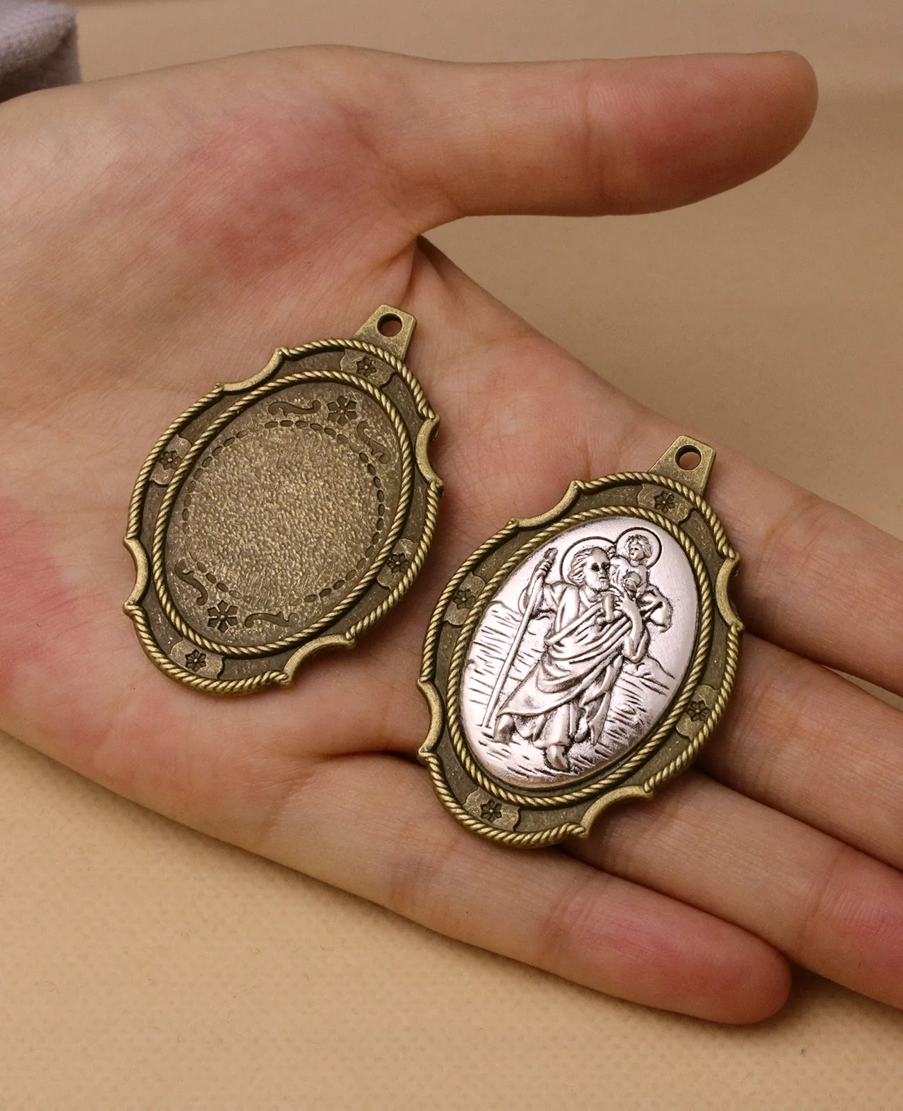 Heilige Ikone Mater Eccleslae Unsere Liebe Frau Lourdes Aparecida Göttliche Barmherzigkeit St. Michael Christopher Anhänger DIY Religiöse Andenken Teile – Detail 7