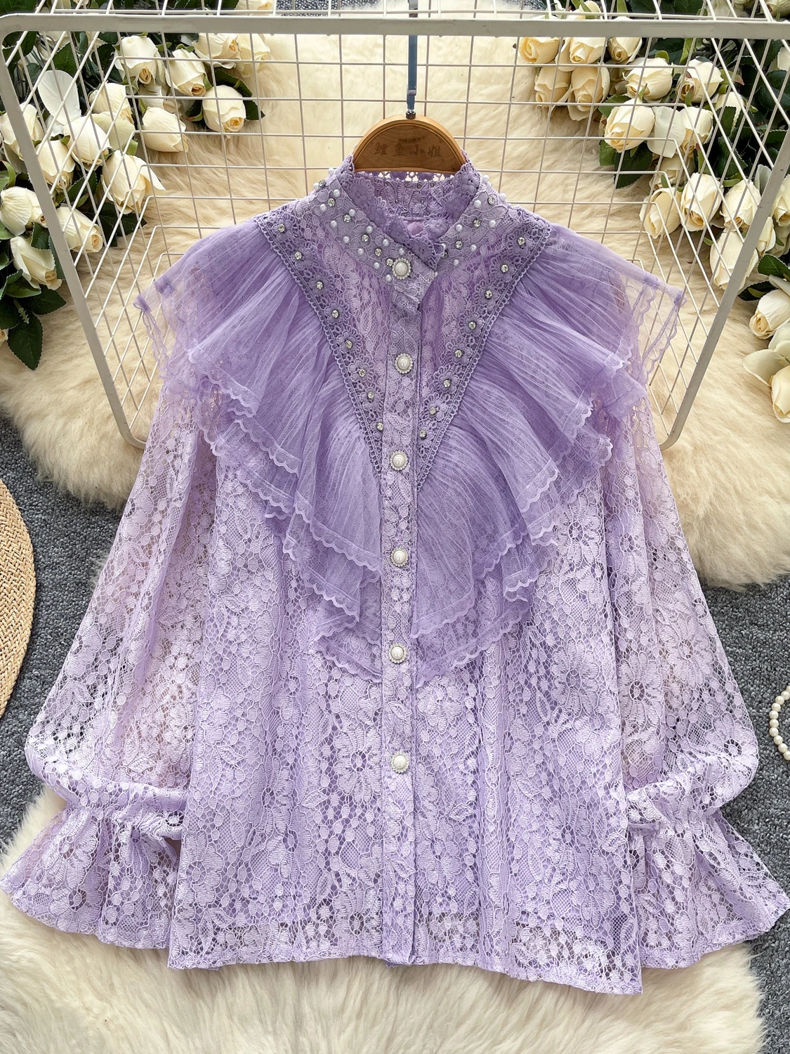 بلوزة نسائية بأكمام طويلة مزينة بأسلوب ريترو، تصميم نحيف بزر واحد وحواف من الدانتيل، قصة فضفاضة على الطراز الكوري