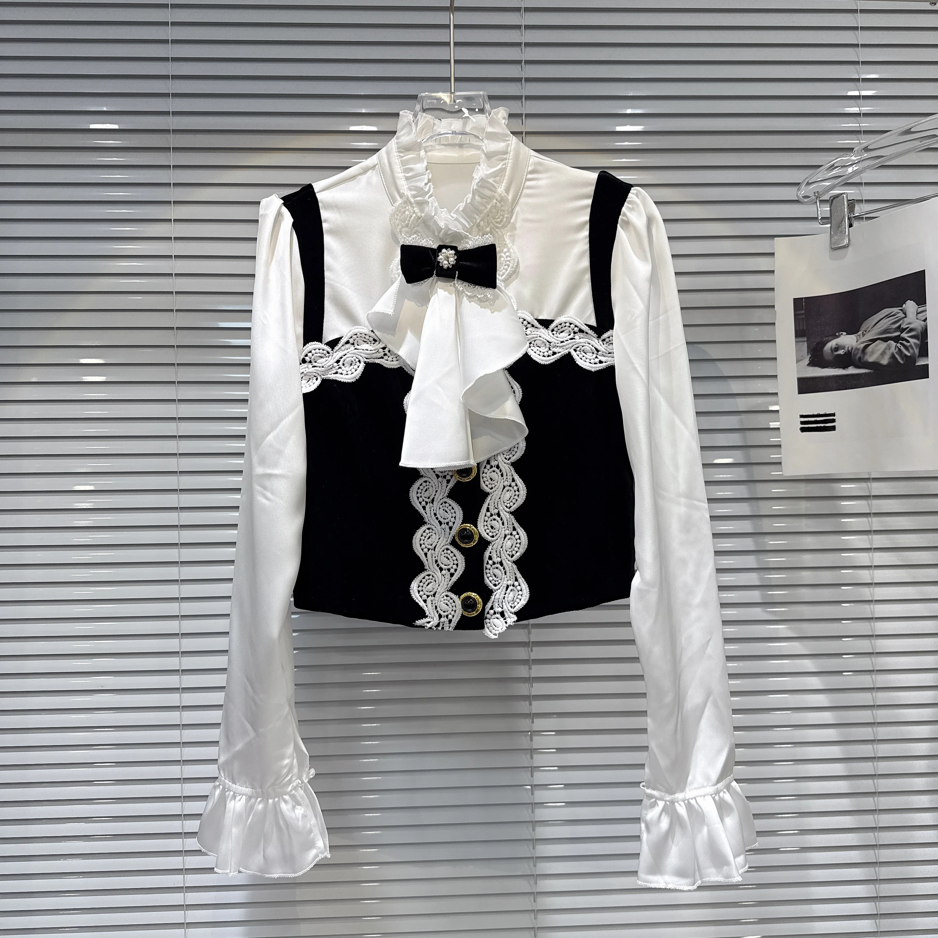 

Gagarich модная корейская осень 2025 года, новый стиль, французская светская кружевная лоскутная рубашка с галстуком-бабочкой и рюшами по краям, женская блузка, топ