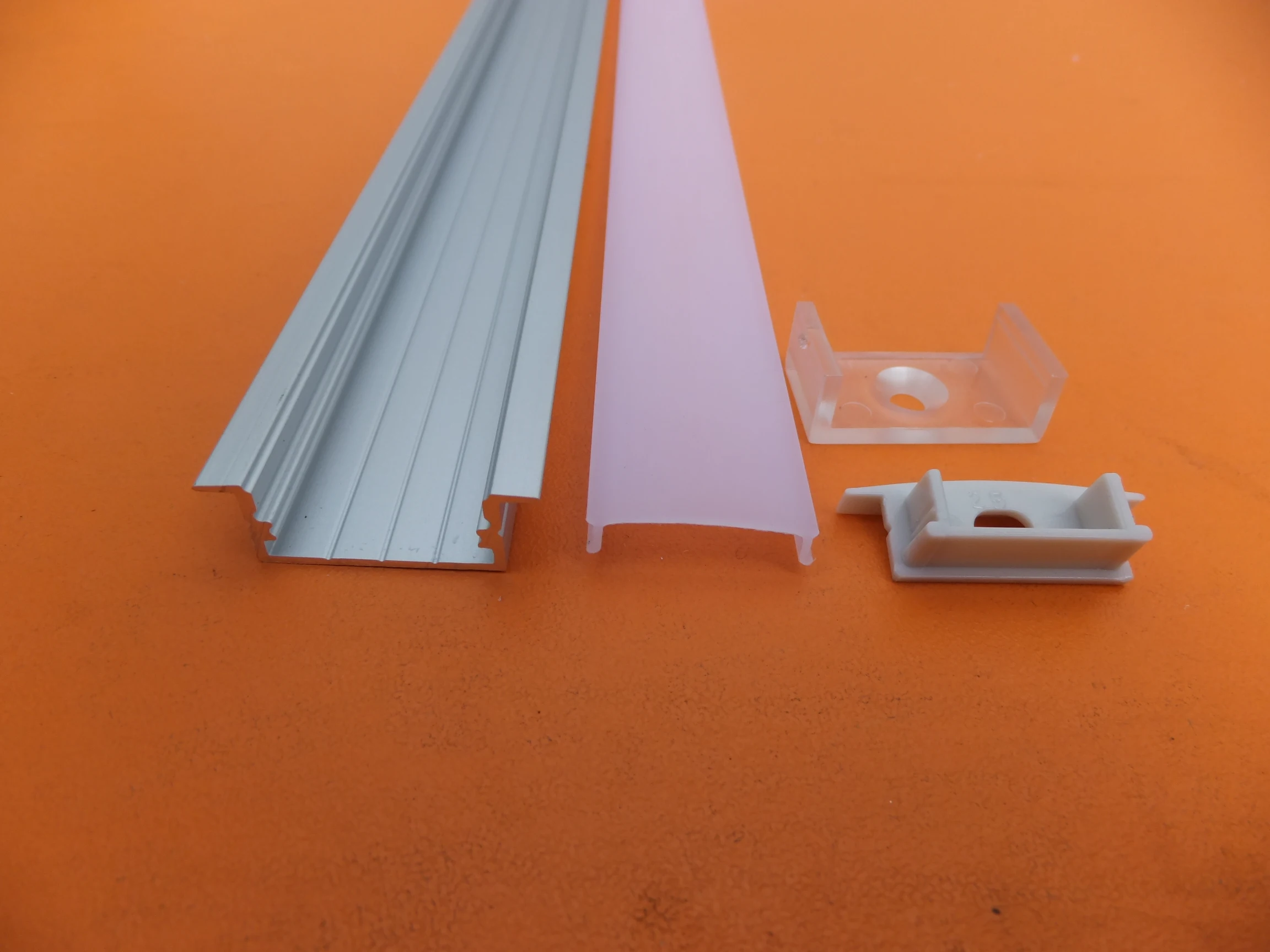 2 M/pcs Led Profile Bracket Tersembunyi Installation Led Strip Aluminium Profile Channel Hitam atau Silver Color