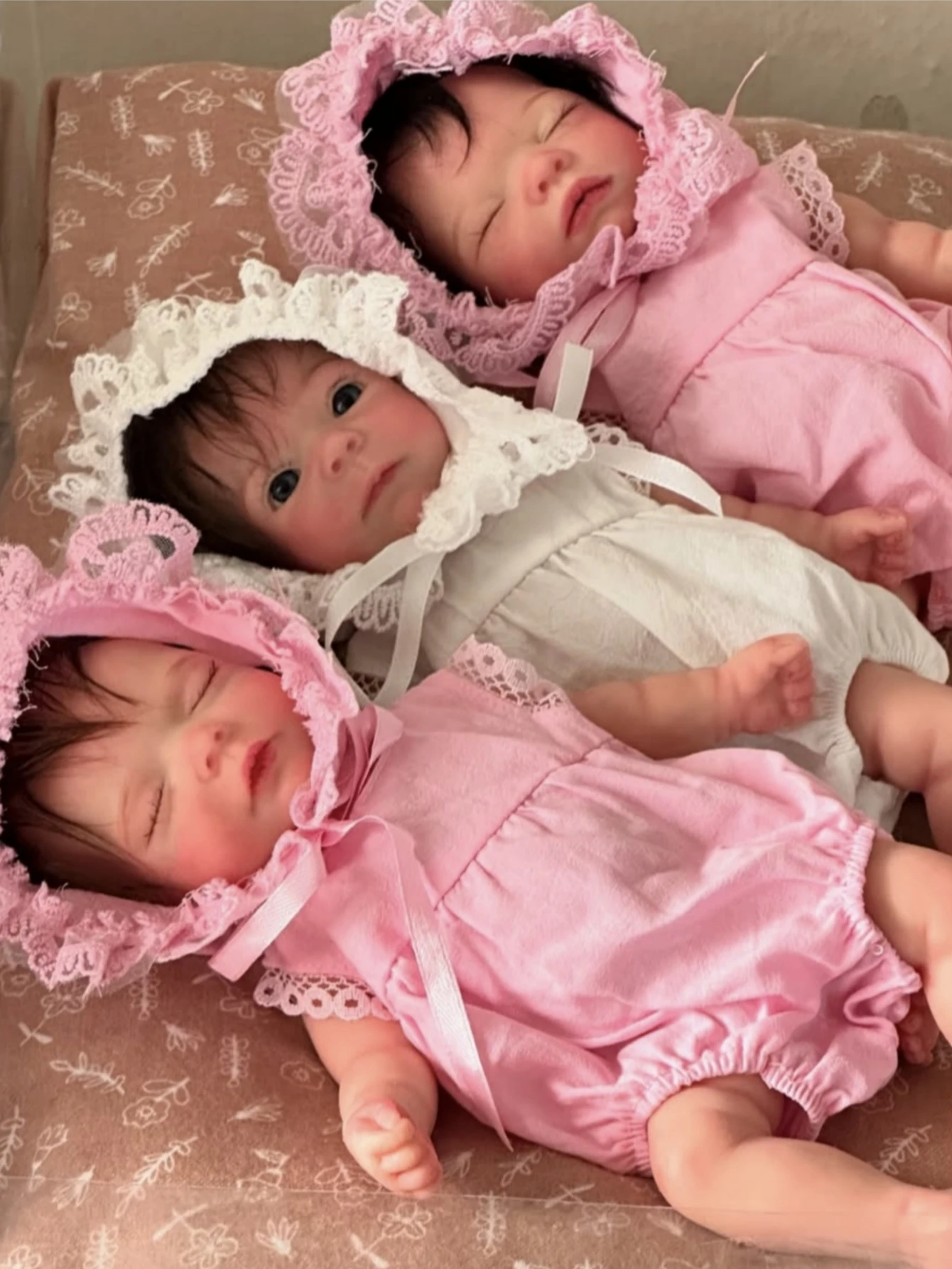 1PC 10 pouces corps complet Silicone bébé fille peint nouveau-né poupée belle à la main Reborn poupée avec des cheveux enracinés pour cadeau de noël