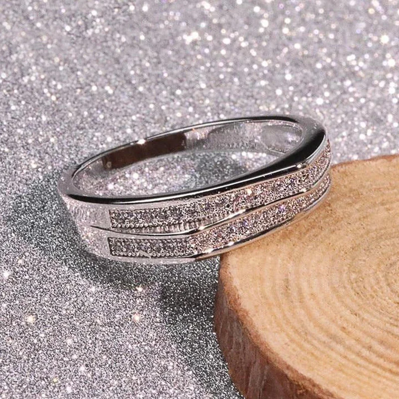 Huitan Trendiger weiblicher Antragsring, modisches Ehering-Zubehör mit hellem Zirkonia, silberfarbener Schmuck für Frauen