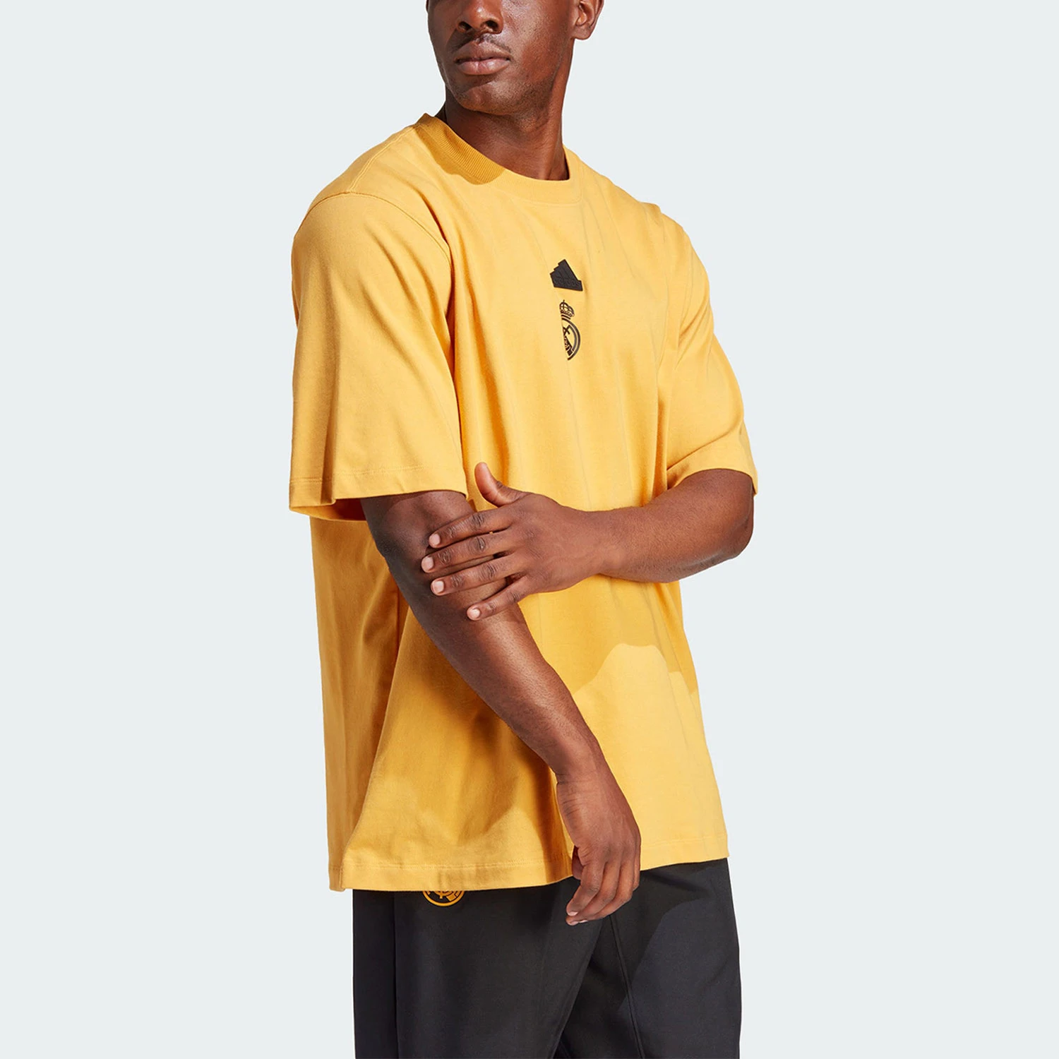 

Оригинальная мужская футболка Adidas Real Madrid для тренировок по футболу с короткими рукавами HY0627