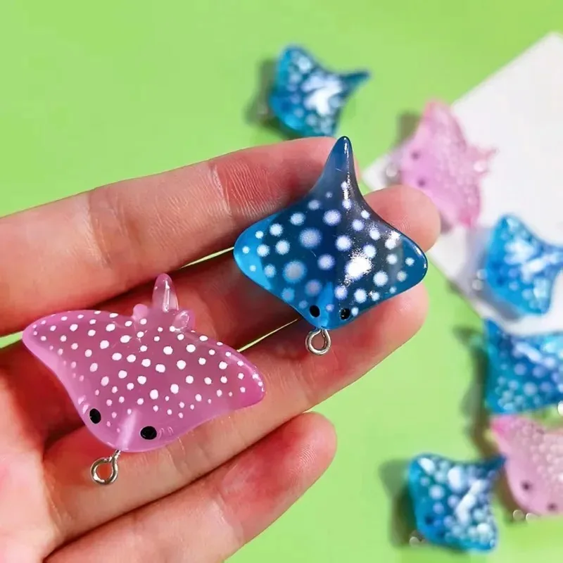 6Pcs Kawaii Polka Dot Stingray Flatback Resin Charms Adorable Marine Animal‑Shaped Pendants DIY Craft Supplies for Jewelry