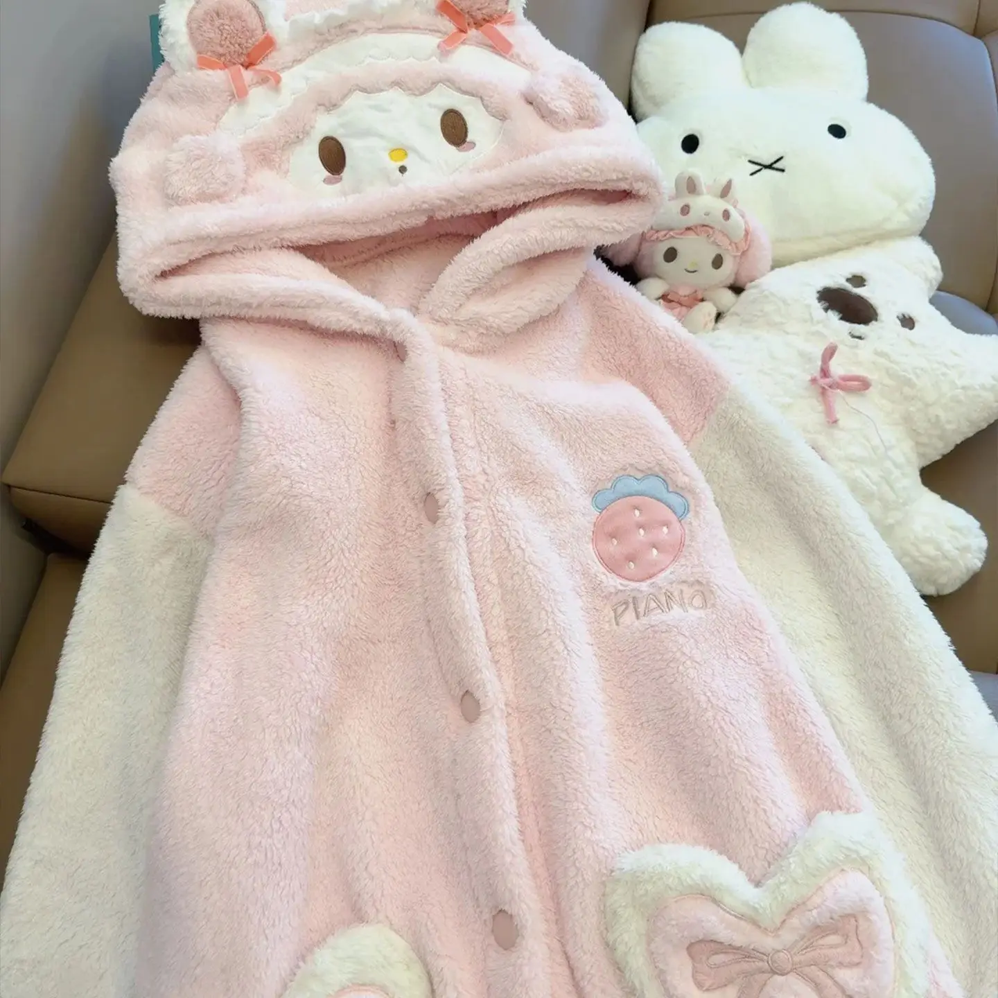 

Аниме-пижама My Melody для девочек, зимняя, с капюшоном, из плотного вельвета, с мультяшным принтом, милая, свободная, удобная, для сна и дома