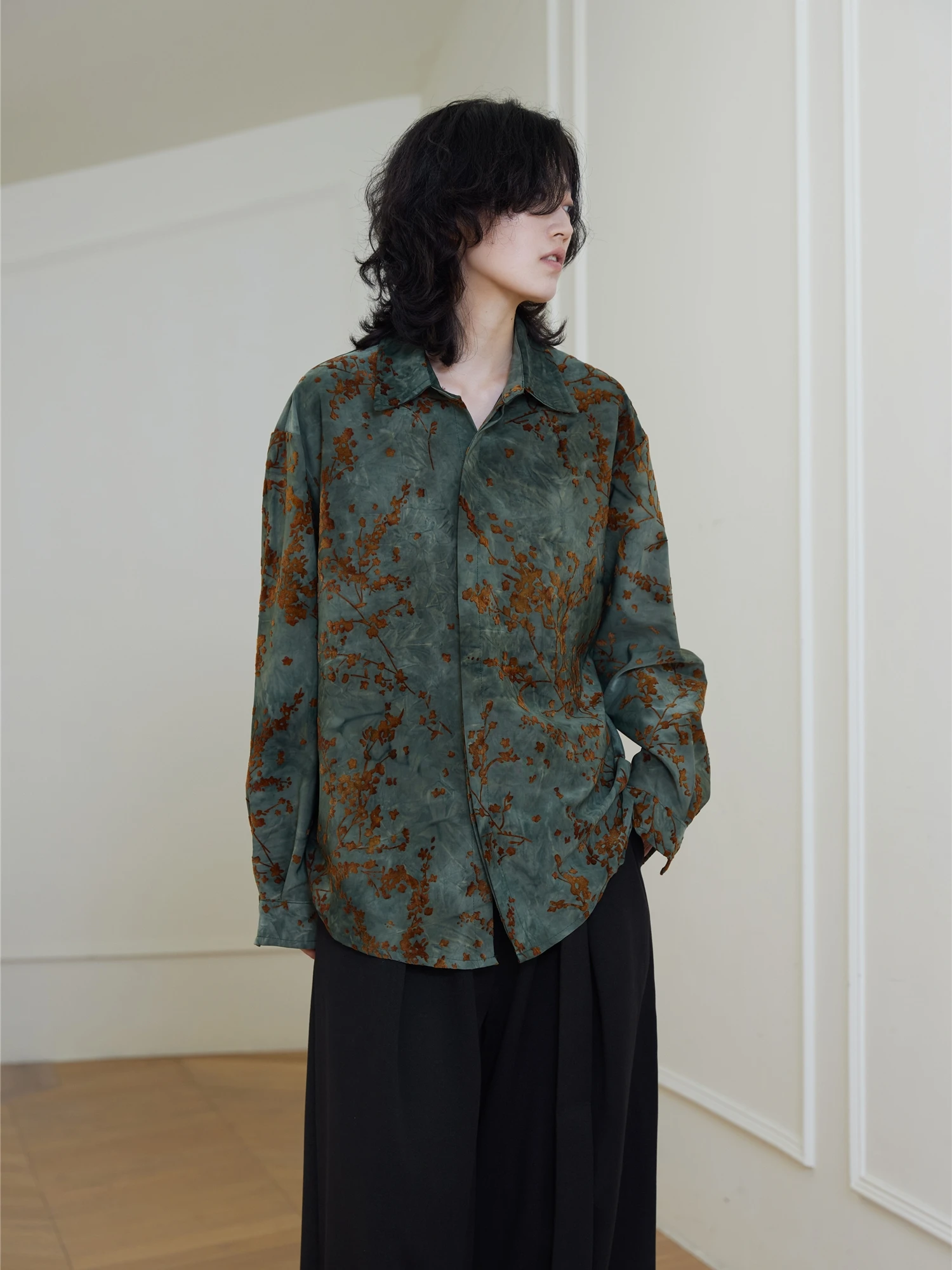 

Sunvonnie Floral Velvet Shirt Thickened Base Layer Collar Long Sleeve Loose Fit Printed Casual Women's Fashion Winter 2023