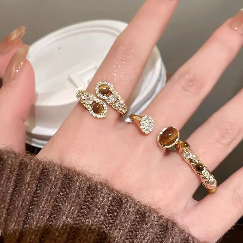 Snake-shaped tiger eye stone alloy ring for women, unique design, vintage and high-end feel, light luxury adjustable index finger ring