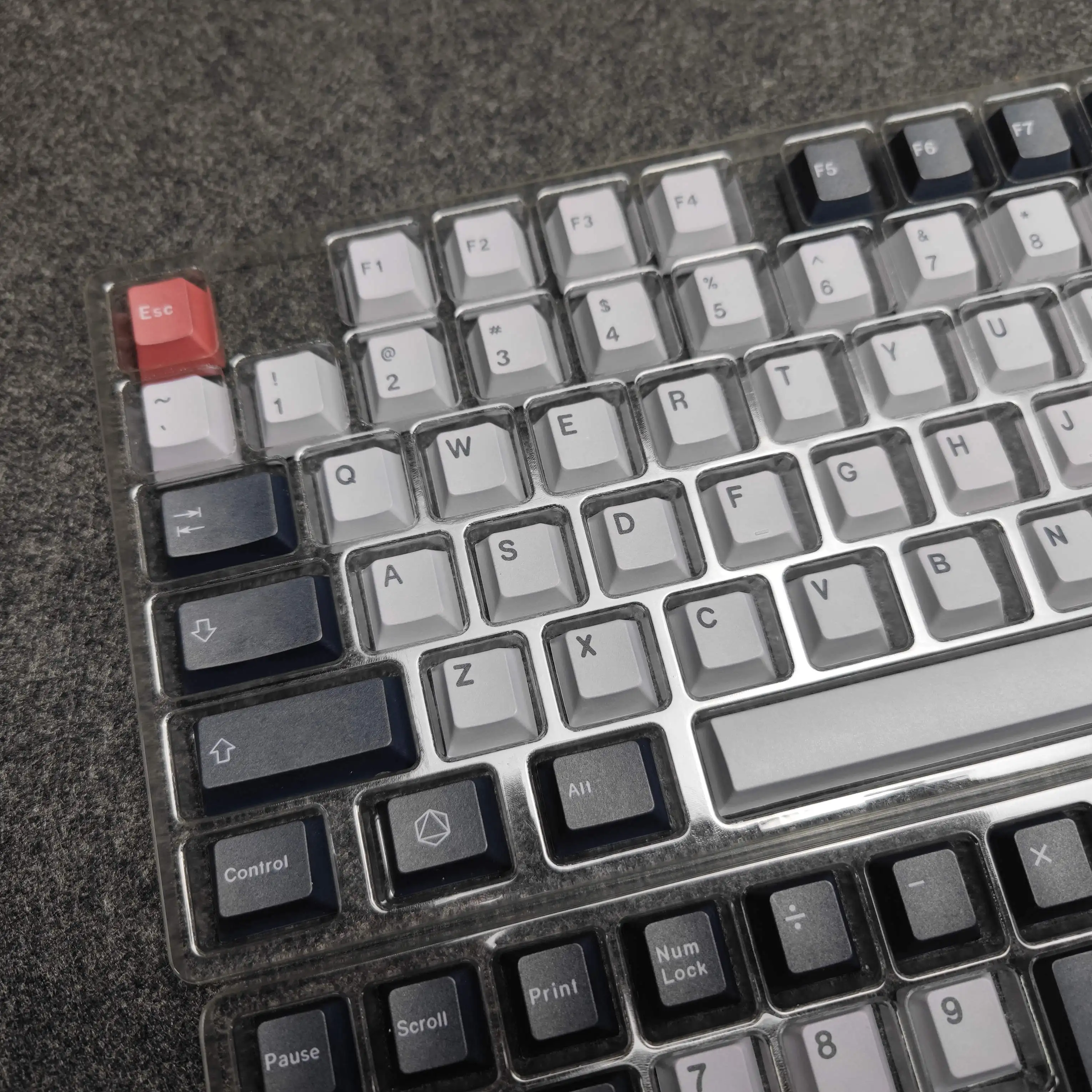 GMK MERCURY Keycaps, 129 Keys PBT Keycaps Cherry Profile DYE-SUB Personalized GMK Keycaps For Mechanical Keyboard