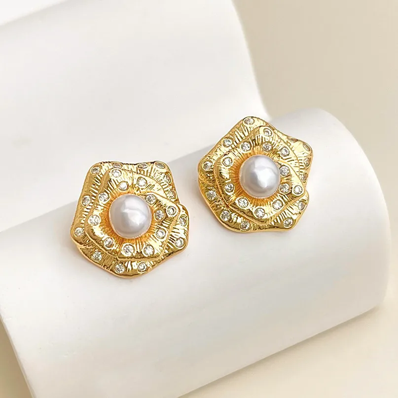 

Rhinestone Natural Pearl Flower Stud Earrings for Women Fashion Gold-plate Geomrtric Wedding Jewelry Female Gifts
