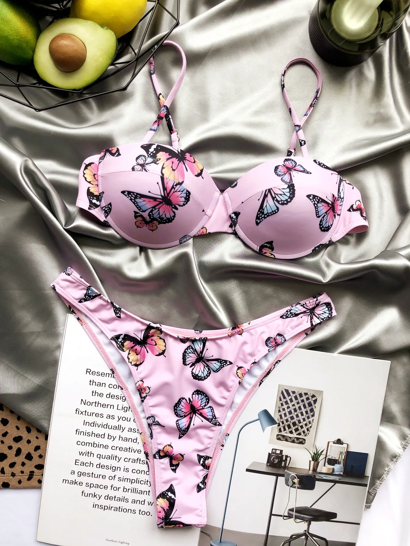 Traje de baño sexy con aros y copa dura con estampado de mariposa