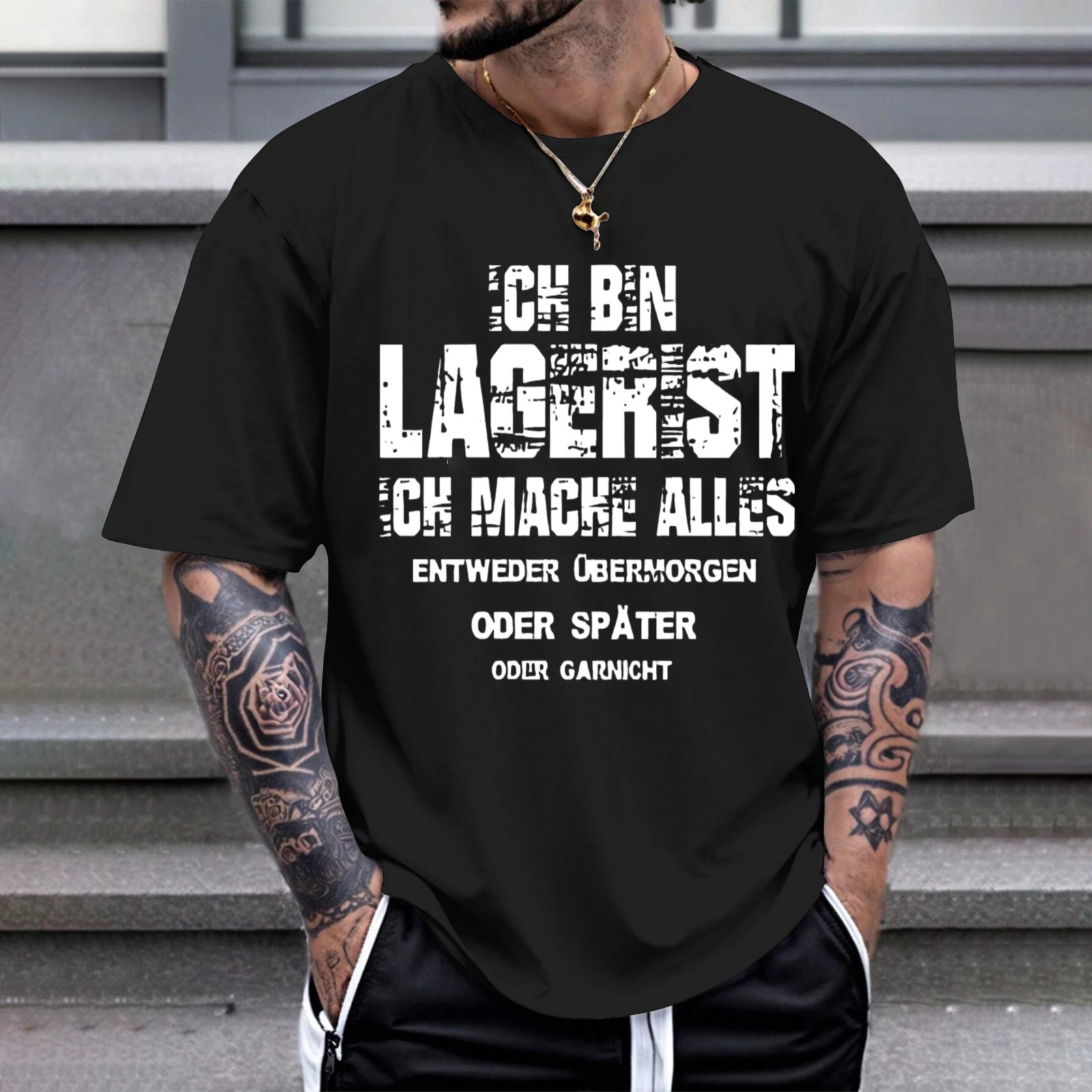 Herren-T-Shirt: Ich bin ein qualifizierter Hausarbeiter. Ich mache den Rest des Tages am nächsten Tag oder später oder gar nicht. Super Wear, Party- und Karnevalsoveralls