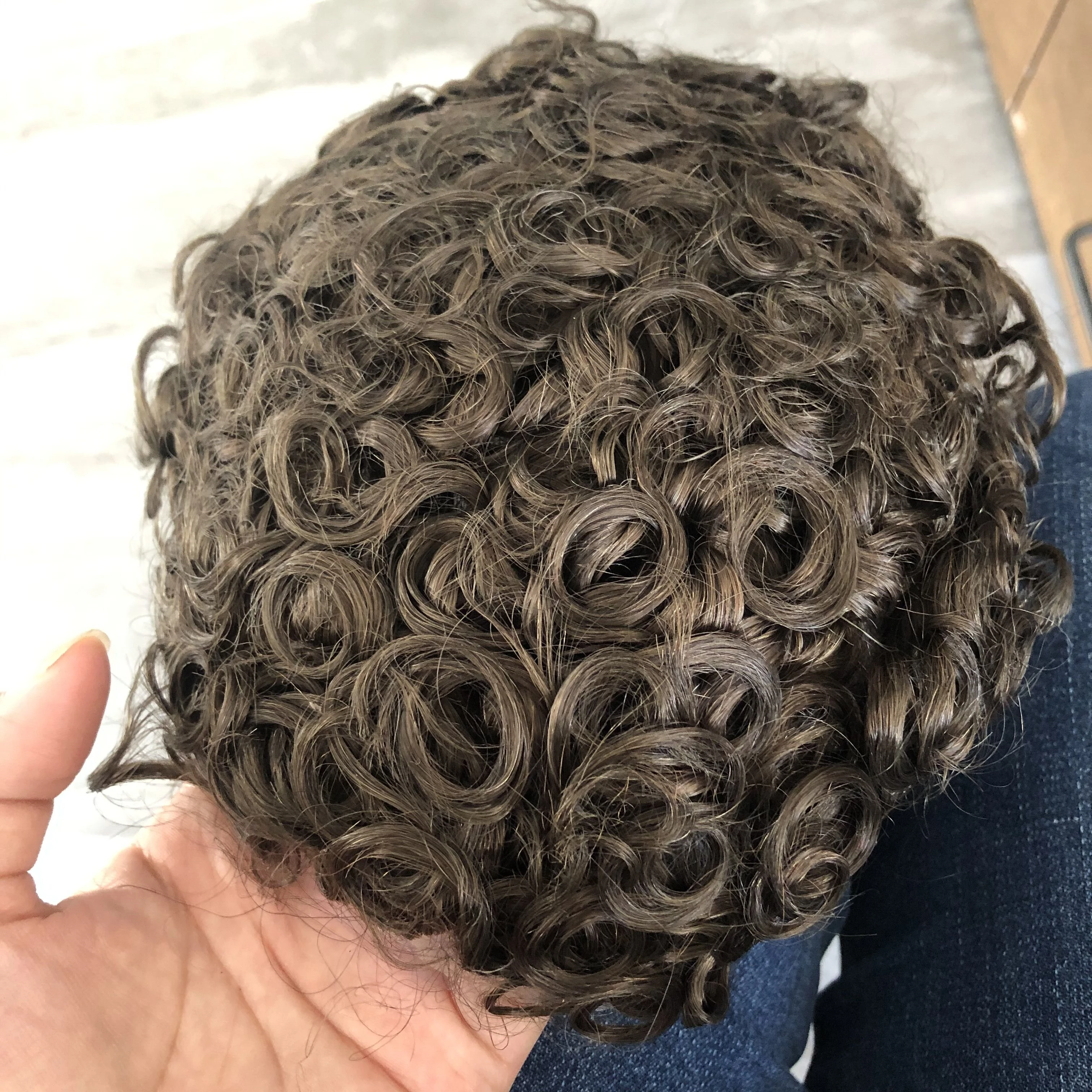 Herren-Toupet aus Echthaar, 20 mm, lockig, dünne PU-Haut, männliche Haarprothese, indisches Remy-Haarsystem, natürlicher Haaransatz, Herrenperücke – Detail 9