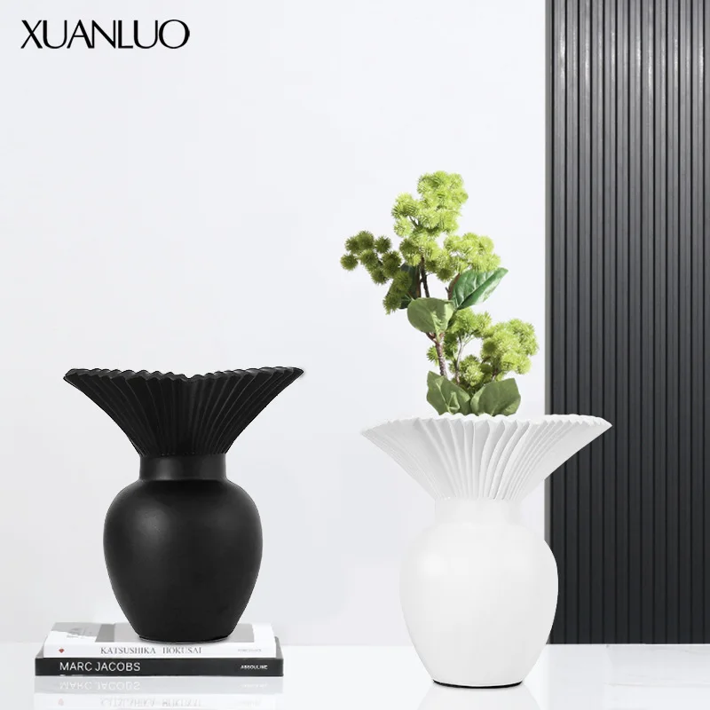 Minimalist Modern Resin Preserved Flower Vase Craft European-Style Light Luxury Creative Home Decor Living Room Ornamental Piece