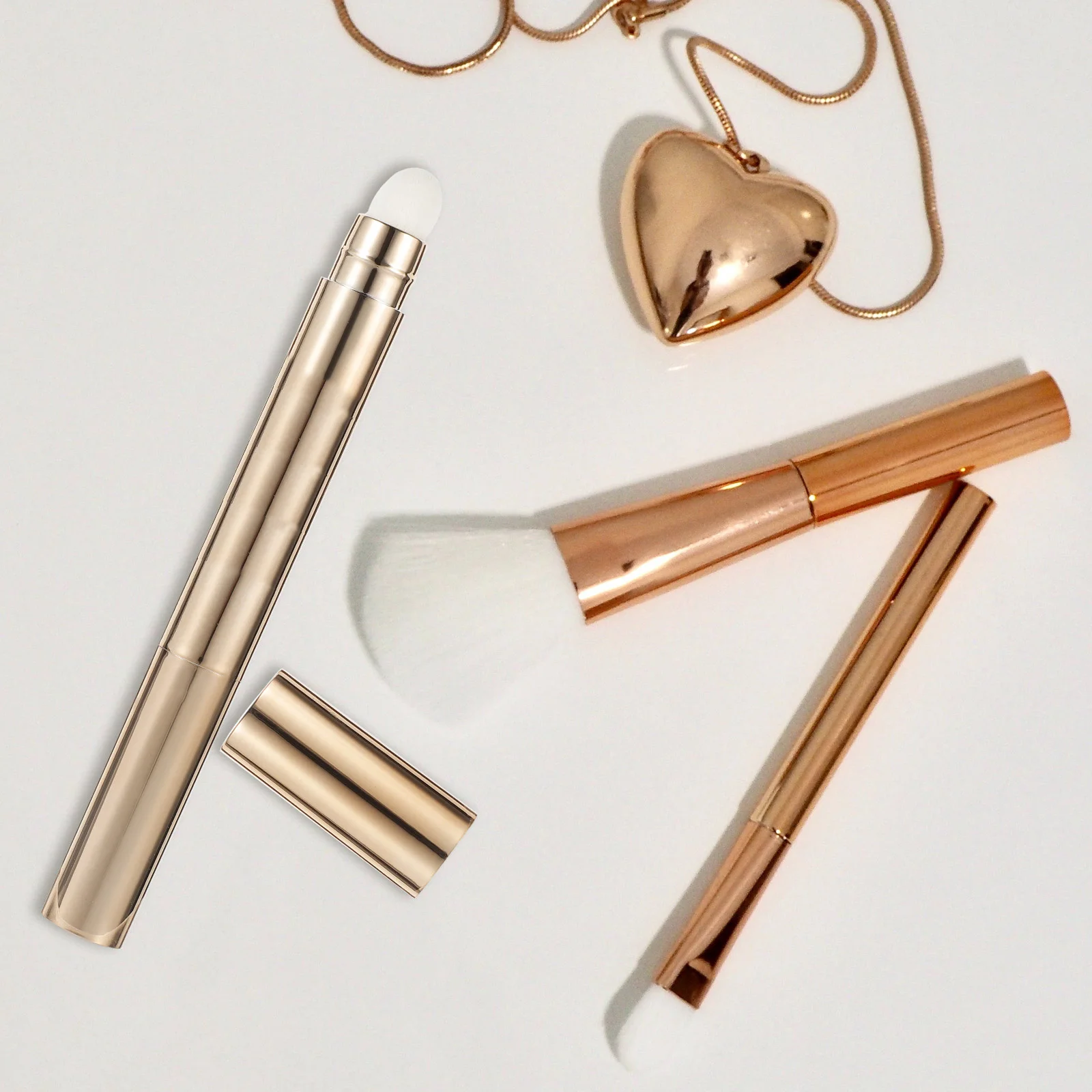 Dwustronny wodoodporny pisak do cieni do powiek z efektem rozświetlacza dla naturalnego wygląd, do codziennego użytku przez kobiet.