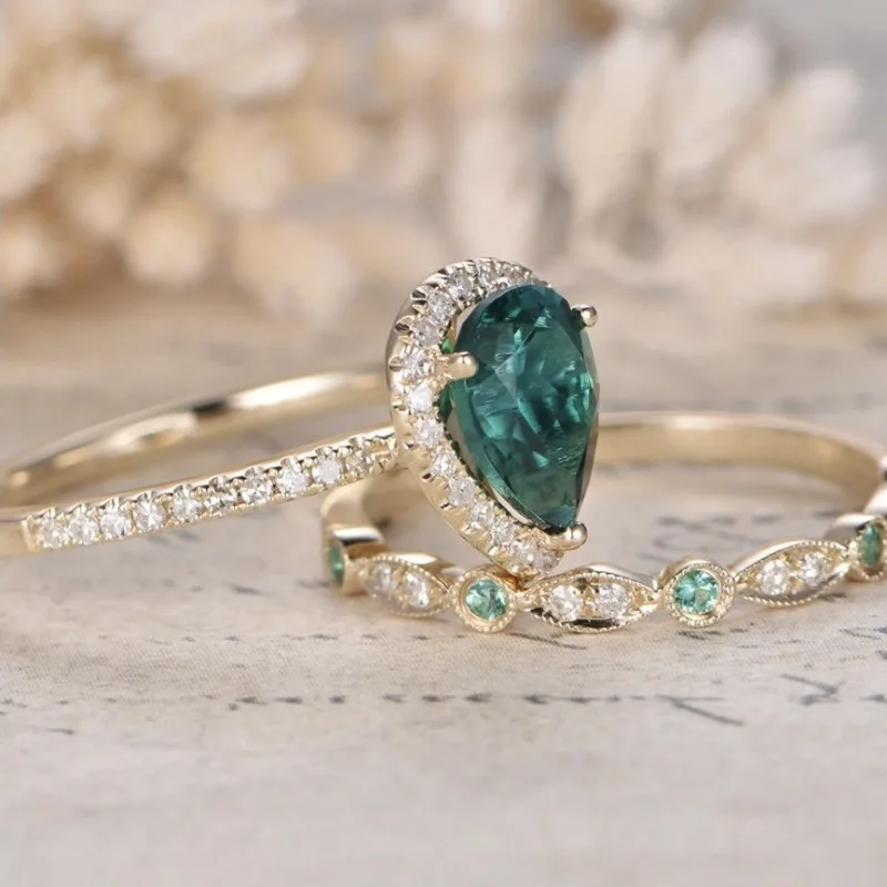 European and American fashionable and atmospheric water droplet zircon inlaid women\'s two-piece emerald ring set