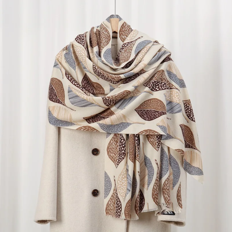 

2024 Hot selling leaf paisley printing fashion women winter autumn scarf shawls female wrap hijab foulard bandana