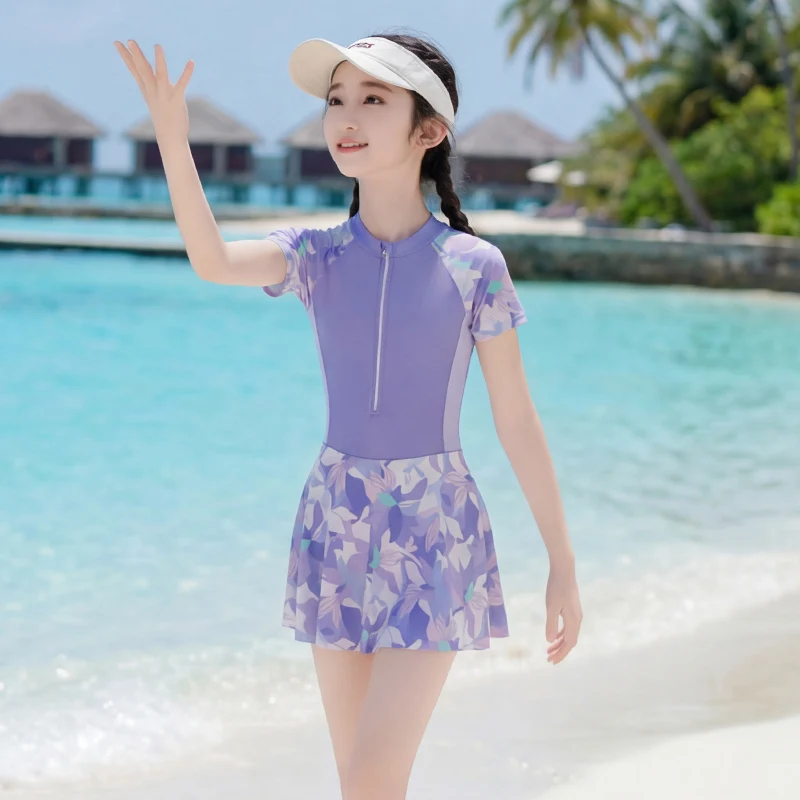 Costume da bagno intero per ragazze con gonna e maniche corte, costume sportivo estivo per bambine
