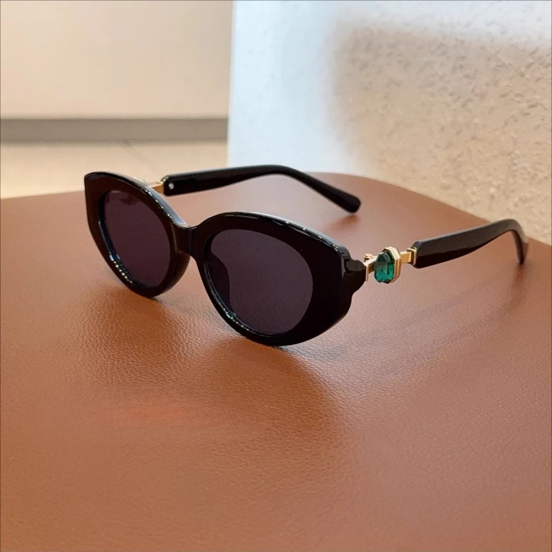 Small Cat Eye Sunglasses for Women Trendy Fashion 2026 UV400 Outdoor Eyewear with Elegant  Diamond Stylish Luxury Gafas De Sol