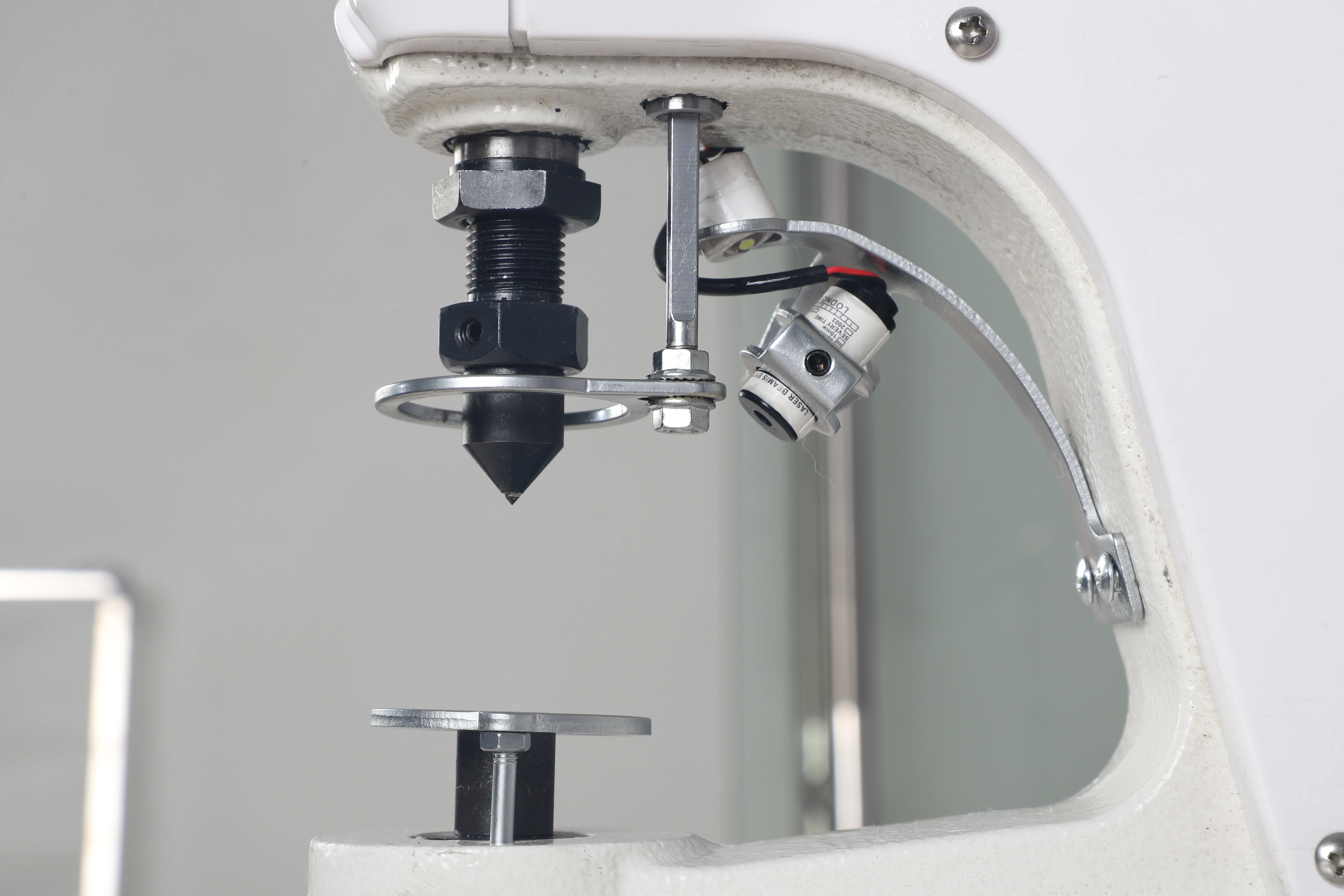 DS-818D Computer Oil-Free Servo Button Machine Button Making Hole Machine