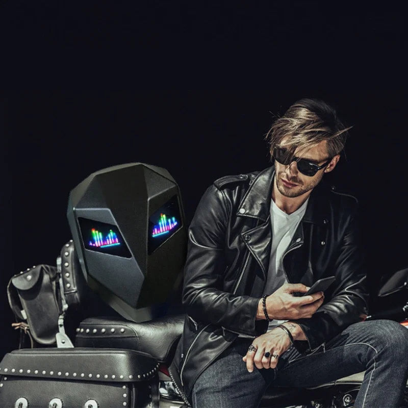 Wodoodporny kask motocyklowy z oczami LED, plecak rycerski do jazdy na świeżym powietrzu