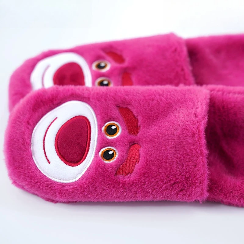 Miniso ديزني الأطفال قبعة وشاح قفازات مجموعة متكاملة الفتيات الخريف والشتاء الدافئة أفخم قبعة وشاح الفراولة الدب