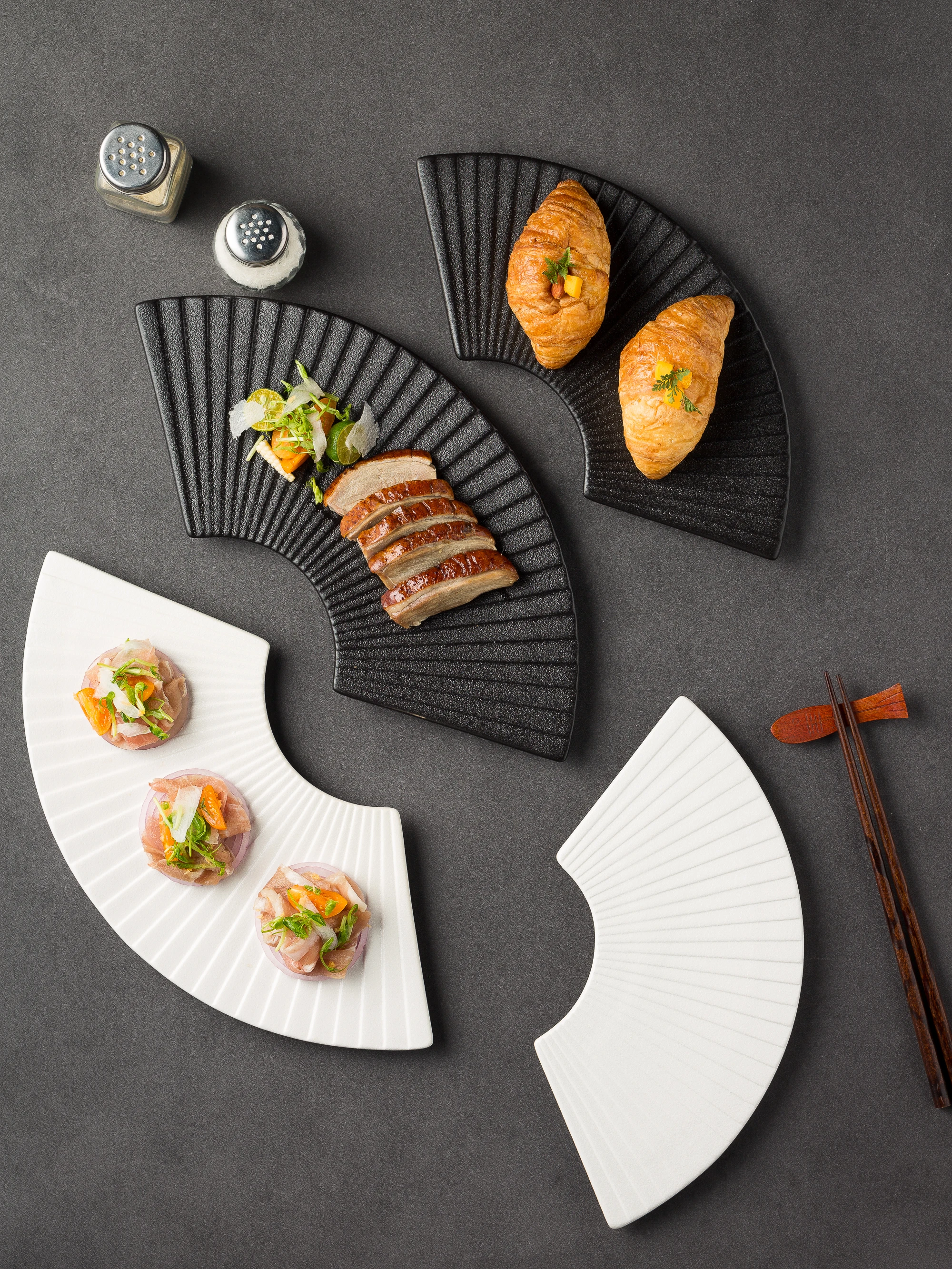 

QNMUSUNC Sui Plate Creative Fan ape Japanese Sle Stripe Di Home Use Breakfast Plate Cerc Handmade Pure Color