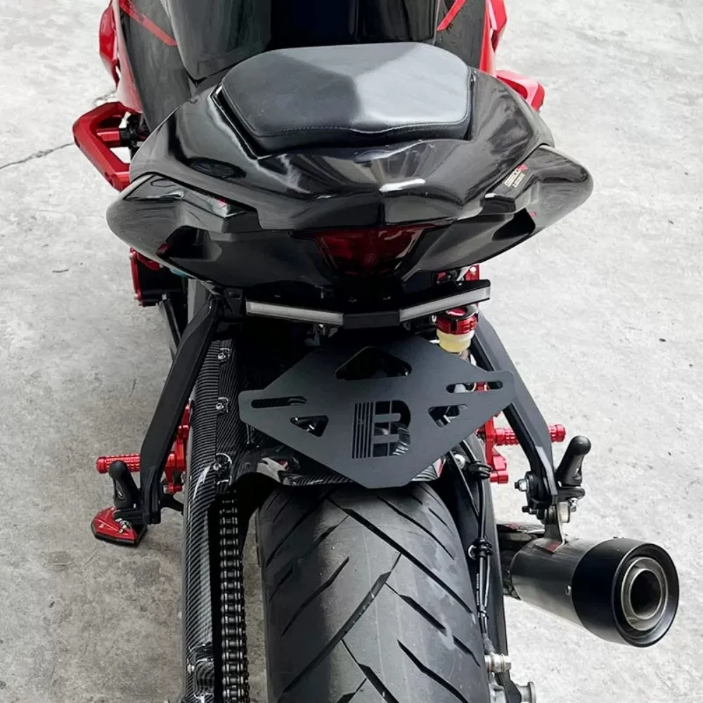 Suitable for QJMOTOR SRK921RR: High-quality tail tidy / license plate holder kit (for use after removing the rear fairing).