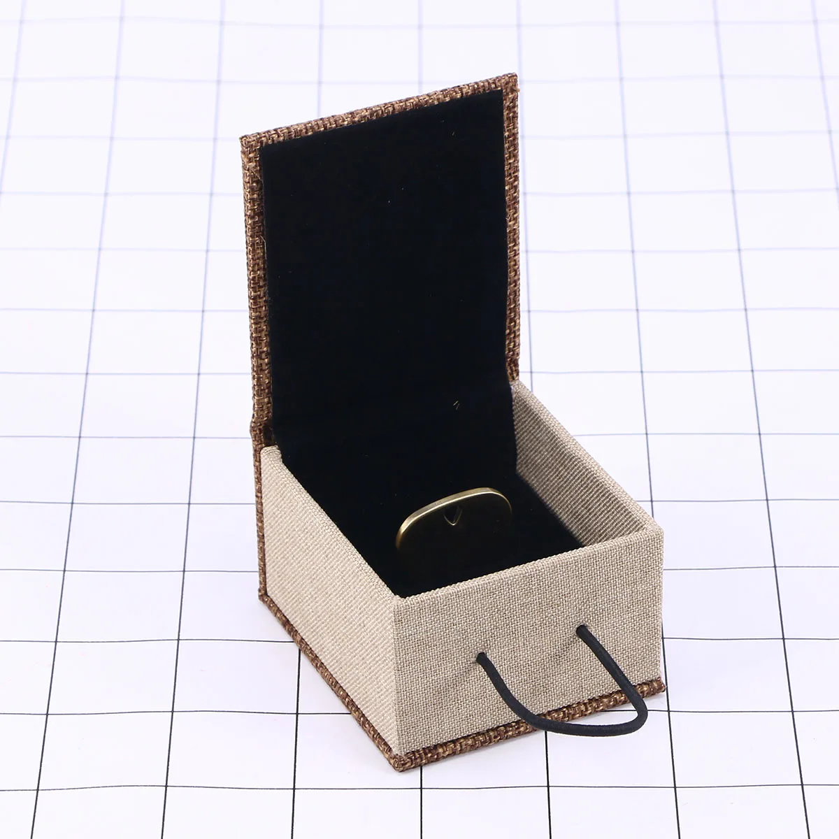 

1pc Guitar Pick Necklace Zinc Alloy Metal Sensitive Skin Lightweight Pendant For Men Women Birthday Christmas Gift Guitar Player